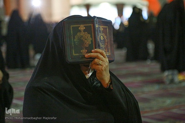 مراسم شب ۱۹ رمضان در مسجد جامع اصفهان