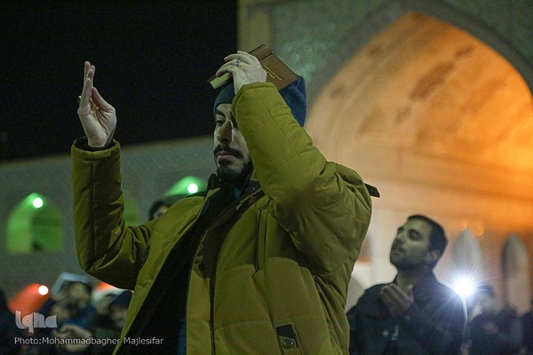 مراسم شب ۱۹ رمضان در مسجد جامع اصفهان