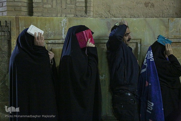 مراسم شب ۱۹ رمضان در مسجد جامع اصفهان