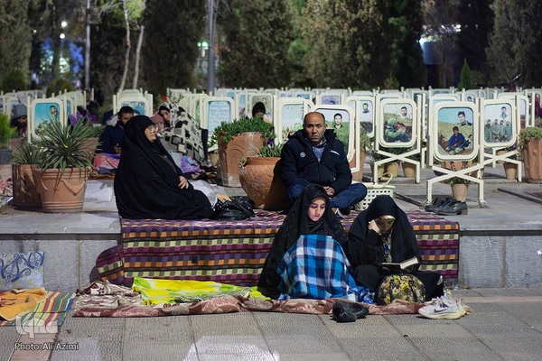 حال و هوای شب ۱۹ رمضان در گلستان شهدای اصفهان