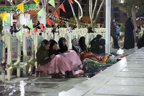 حال و هوای شب ۱۹ رمضان در گلستان شهدای اصفهان