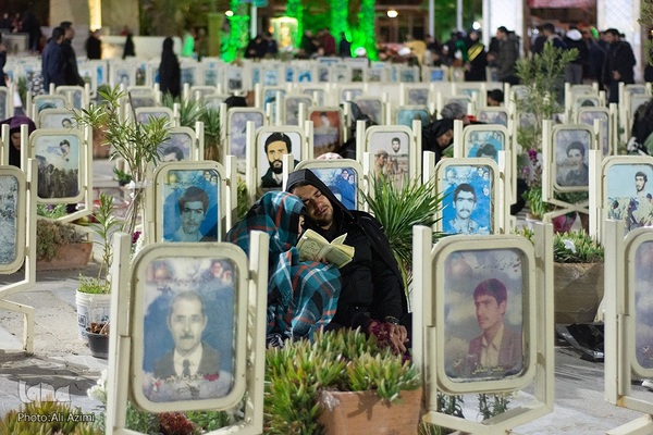 حال و هوای شب ۱۹ رمضان در گلستان شهدای اصفهان