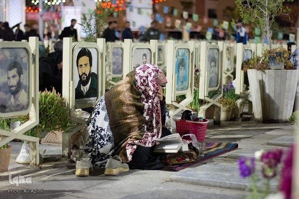 حال و هوای شب ۱۹ رمضان در گلستان شهدای اصفهان