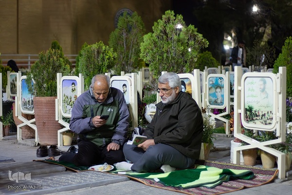 حال و هوای شب ۱۹ رمضان در گلستان شهدای اصفهان
