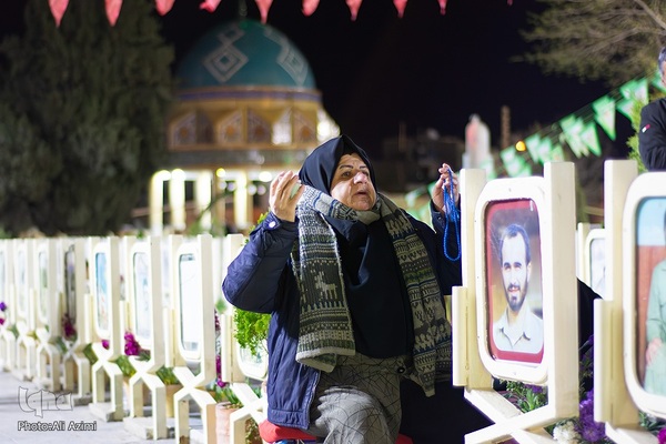 حال و هوای شب ۱۹ رمضان در گلستان شهدای اصفهان