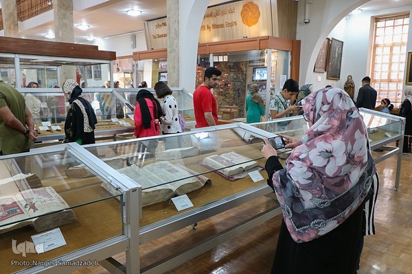 بازدید مسافران نوروزی از کلیسای وانک