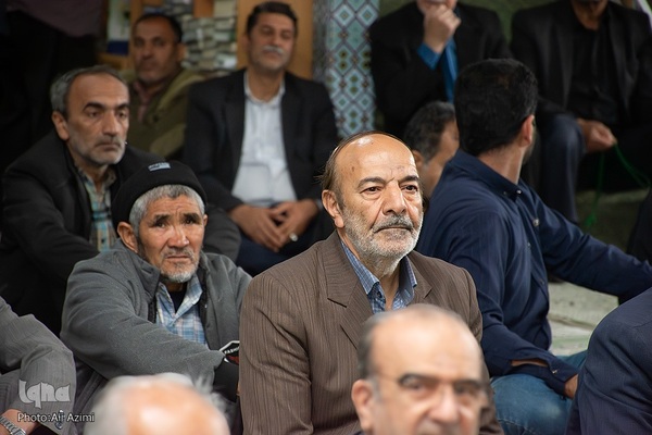 کرسی تلاوت قرآن یادبود سردار شهید زاهدی در اصفهان