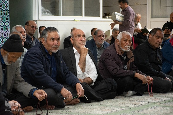 کرسی تلاوت قرآن یادبود سردار شهید زاهدی در اصفهان