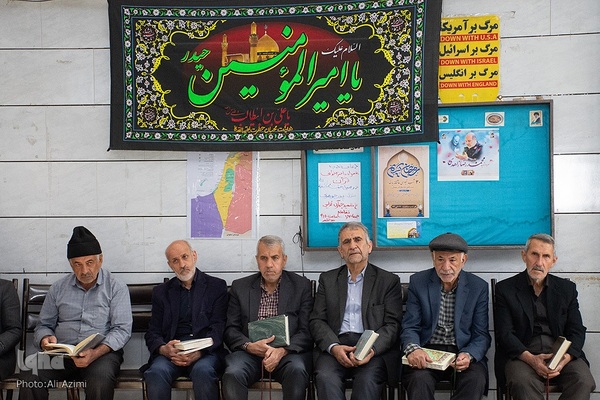 کرسی تلاوت قرآن یادبود سردار شهید زاهدی در اصفهان