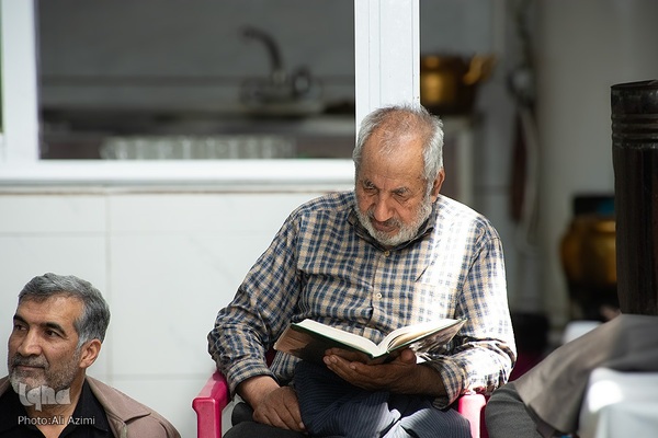 کرسی تلاوت قرآن یادبود سردار شهید زاهدی در اصفهان