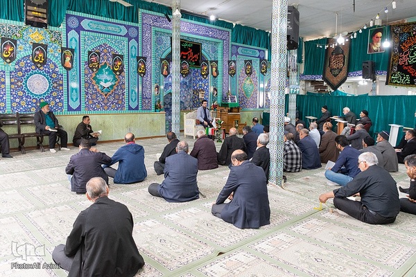 کرسی تلاوت قرآن یادبود سردار شهید زاهدی در اصفهان