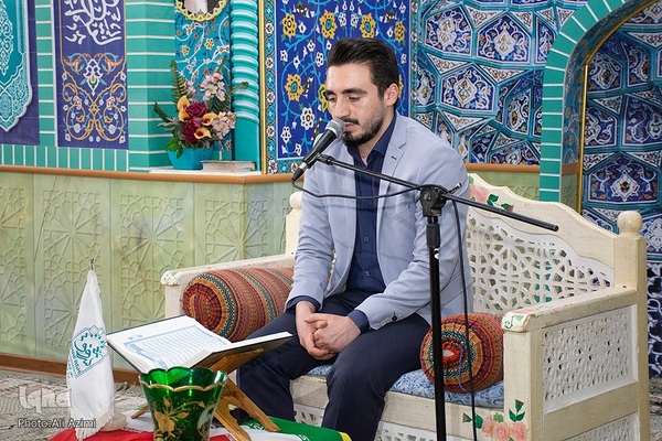 کرسی تلاوت قرآن یادبود سردار شهید زاهدی در اصفهان