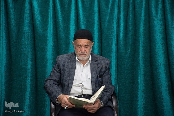 کرسی تلاوت قرآن یادبود سردار شهید زاهدی در اصفهان