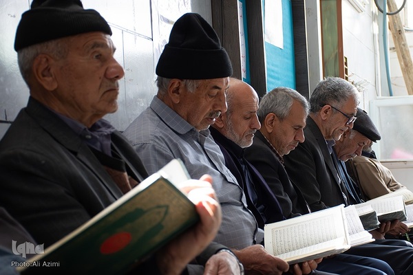 کرسی تلاوت قرآن یادبود سردار شهید زاهدی در اصفهان