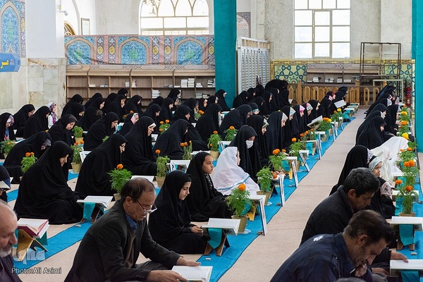 آیین جزء‌خوانی قرآن در امامزاده نرمی دولت‌آباد