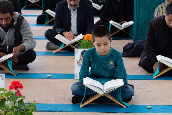 آیین جزء‌خوانی قرآن در امامزاده نرمی دولت‌آباد