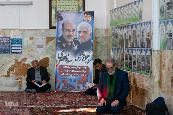 آیین جزء‌خوانی قرآن در امامزاده نرمی دولت‌آباد