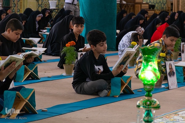 آیین جزء‌خوانی قرآن در امامزاده نرمی دولت‌آباد