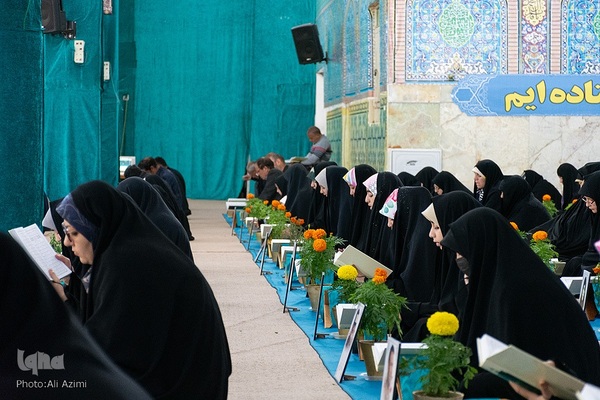 آیین جزء‌خوانی قرآن در امامزاده نرمی دولت‌آباد