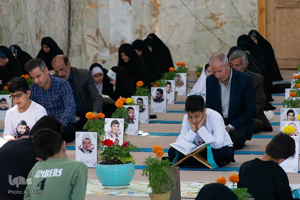 آیین جزء‌خوانی قرآن در امامزاده نرمی دولت‌آباد