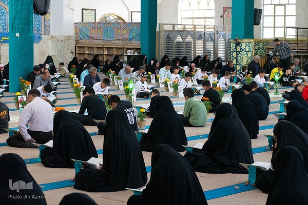 آیین جزء‌خوانی قرآن در امامزاده نرمی دولت‌آباد
