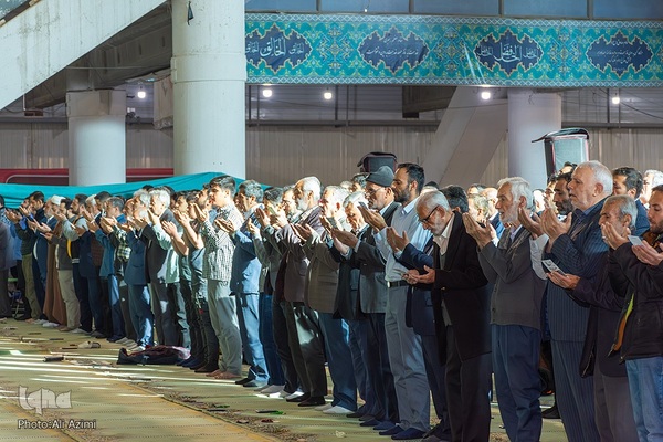 اقامه نماز عید فطر در مصلای اصفهان