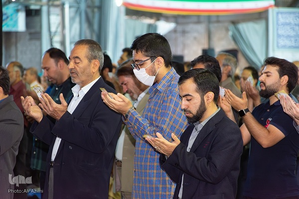 اقامه نماز عید فطر در مصلای اصفهان