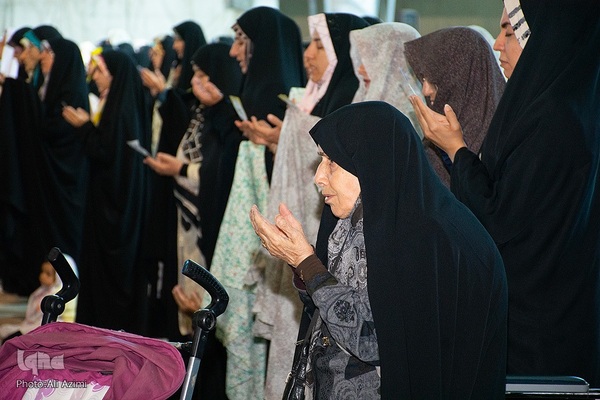 اقامه نماز عید فطر در مصلای اصفهان