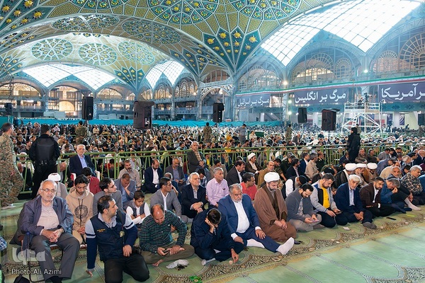 اقامه نماز عید فطر در مصلای اصفهان