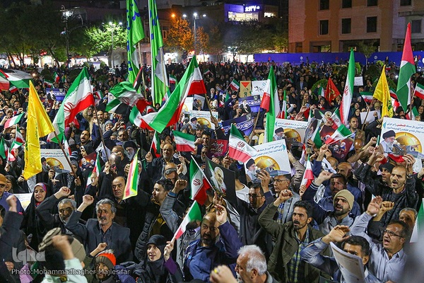 تجمع مردم اصفهان در حمایت از عملیات «وعده صادق»