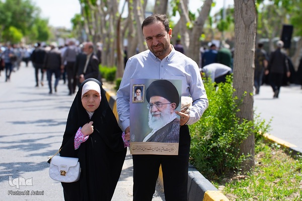 راهپیمایی مردم اصفهان در حمایت از عملیات «وعده صادق»