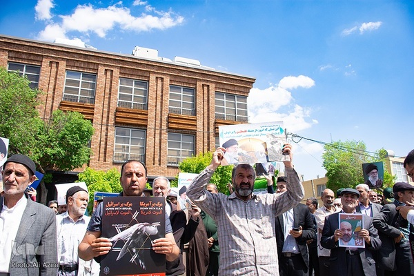 راهپیمایی مردم اصفهان در حمایت از عملیات «وعده صادق»