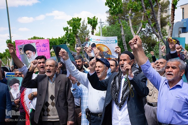 راهپیمایی مردم اصفهان در حمایت از عملیات «وعده صادق»