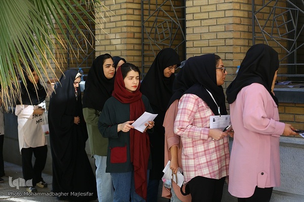 یی مرحله اول آزمون سراسری ۱۴۰۳ در اصفهان