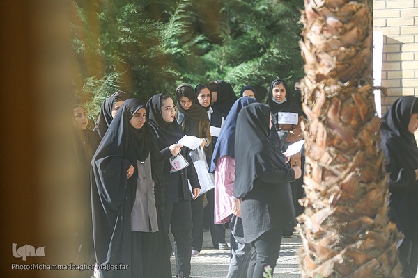 مرحله اول آزمون سراسری ۱۴۰۳ در اصفهان