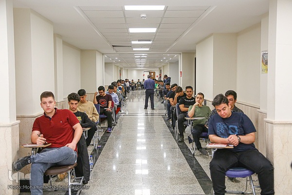 مرحله اول آزمون سراسری ۱۴۰۳ در اصفهان