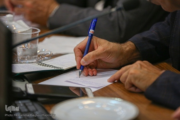 نشست خبری استاندار اصفهان با اصحاب رسانه