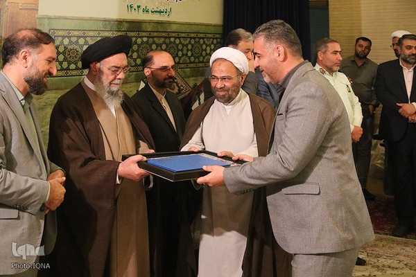 آیین تجلیل از خادمین قرآن کریم در اصفهان