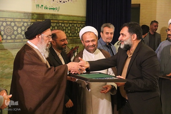 آیین تجلیل از خادمین قرآن کریم در اصفهان
