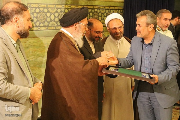 آیین تجلیل از خادمین قرآن کریم در اصفهان