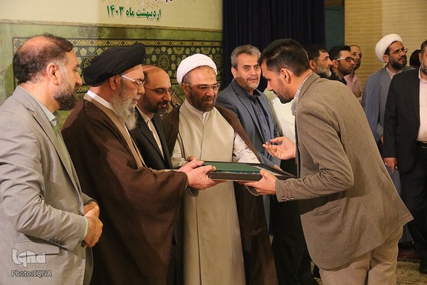 آیین تجلیل از خادمین قرآن کریم در اصفهان