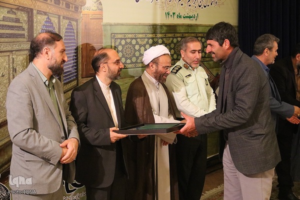 آیین تجلیل از خادمین قرآن کریم در اصفهان