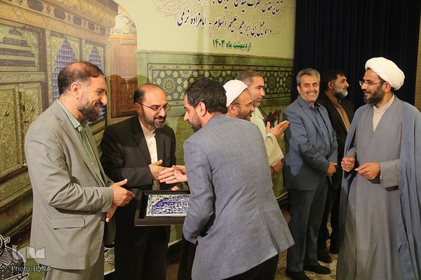 آیین تجلیل از خادمین قرآن کریم در اصفهان