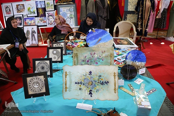 نمایشگاه هنری «شهردخت» در پل تاریخی شهرستان