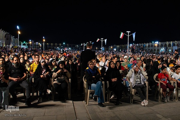 مراسم «زیر سایه خورشید» در میدان امام علی (ع) اصفهان