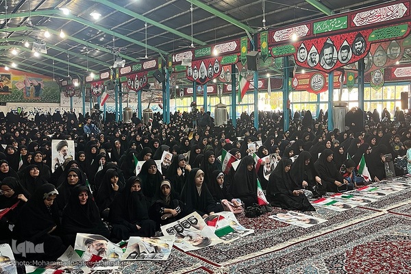 سوگواری بانوان اصفهانی به یاد شهیدان خدمت