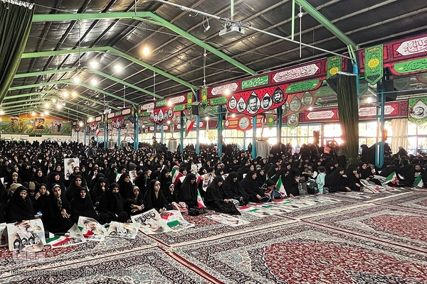 سوگواری بانوان اصفهانی به یاد شهیدان خدمت