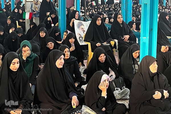 سوگواری بانوان اصفهانی به یاد شهیدان خدمت