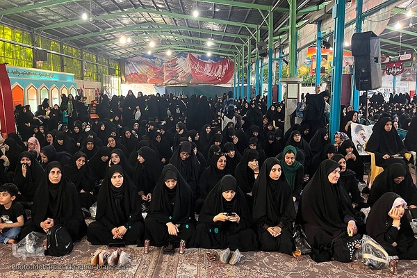 سوگواری بانوان اصفهانی به یاد شهیدان خدمت