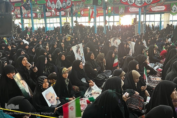 سوگواری بانوان اصفهانی به یاد شهیدان خدمت